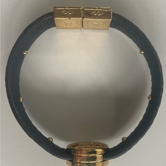 Louis Vuitton LV Circle Reversible Bracelet - Picture 5 of 9